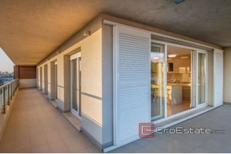 20 2013 123 Split area apartment sea view for sale