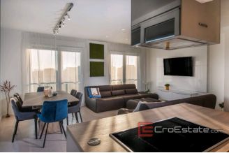 20 2013 123 Split area apartment sea view for sale