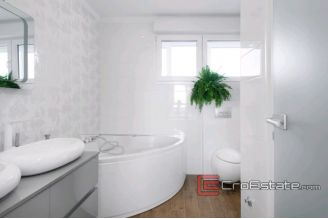 20 2013 123 Split area apartment sea view for sale