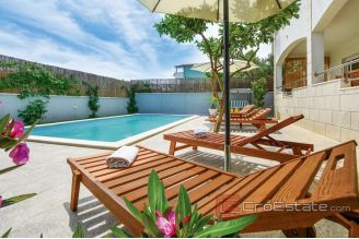 020 2021 232 kastela villa with swimming pool for sale