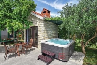 020 2021 232 kastela villa with swimming pool for sale