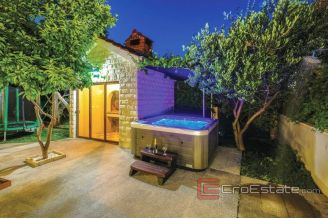 020 2021 232 kastela villa with swimming pool for sale
