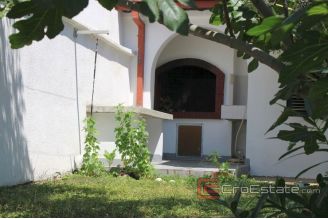 020 2021 229 near makarska small house by the sea for sale