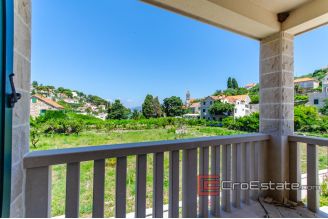 15 2011 88 Brac house sea view for sale