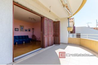 15 2013 92 Split 3 bedroom apartment for sale