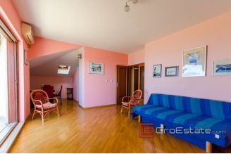 15 2013 92 Split 3 bedroom apartment for sale