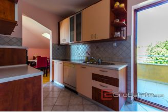 15 2013 92 Split 3 bedroom apartment for sale