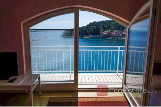 12 2016 416 Omis hotel house first row for sale