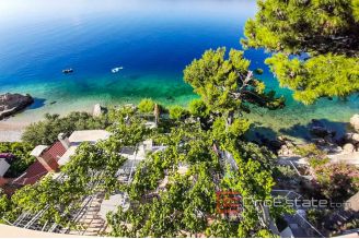 13 2016 415 Omis apartment house first row for sale