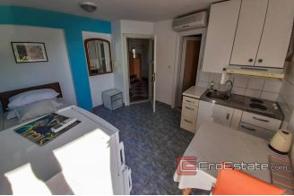 13 2016 415 Omis apartment house first row for sale