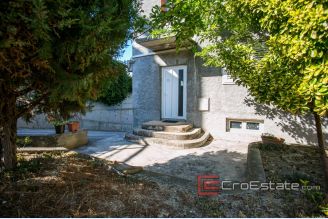 01 2019 119 Split area house for sale