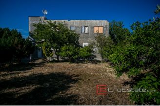 15 2019 119 Split area house for sale