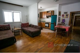 15 2019 119 Split area house for sale