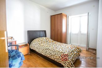15 2019 119 Split area house for sale
