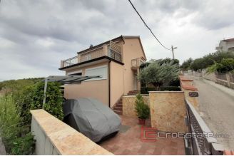 017 2016 411 island ciovo house with sea view for sale