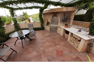 017 2016 411 island ciovo house with sea view for sale