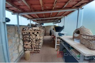 017 2016 411 island ciovo house with sea view for sale