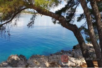008 2016 410 island hvar land plot for sale