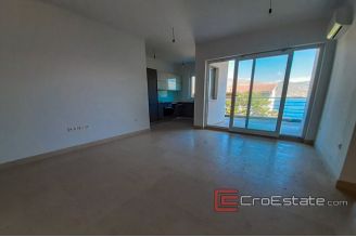 10 2016 408 Ciovo apartment sea view for sale