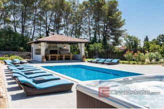 19 4954 30 Pula area villa ranch for sale