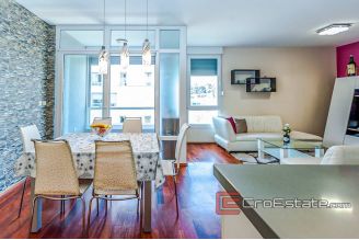 17 2025 22 Split apartment for sale
