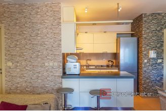17 2025 22 Split apartment for sale