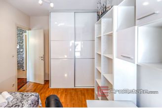 17 2025 22 Split apartment for sale