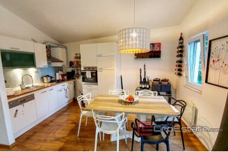 08 2018 135 Split house for sale