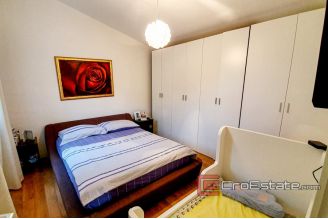 08 2018 135 Split house for sale