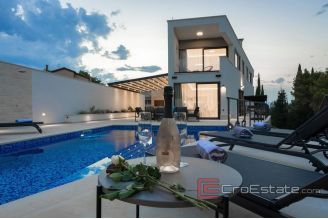 020 4962 30 island brac modern villa with pool for sale