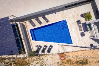 020 4962 30 island brac modern villa with pool for sale
