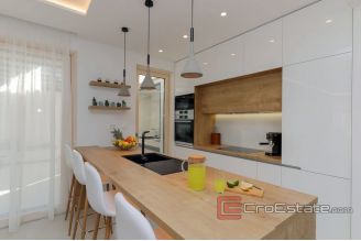 020 4962 30 island brac modern villa with pool for sale