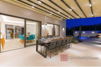 020 4962 30 island brac modern villa with pool for sale