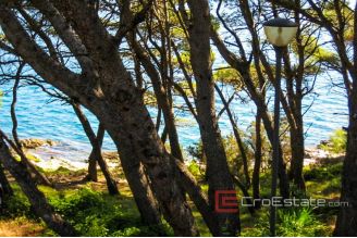 09 2016 391 Hvar apartment seafront for sale