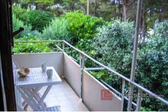 09 2016 391 Hvar apartment seafront for sale