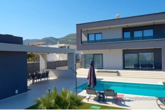 020 2019 112 Kastela new villa with pool for sale