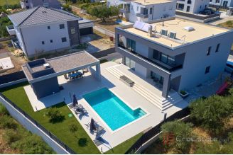 020 2019 112 Kastela new villa with pool for sale
