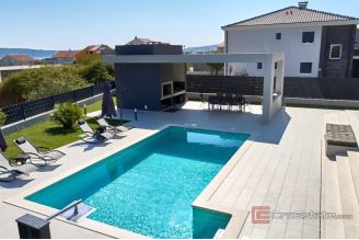 020 2019 112 Kastela new villa with pool for sale