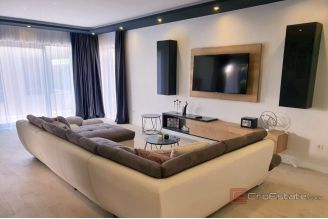 020 2019 112 Kastela new villa with pool for sale