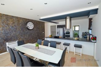 020 2019 112 Kastela new villa with pool for sale