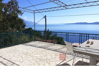 019 2021 243 near omis house with sea view for sale