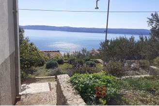 019 2021 243 near omis house with sea view for sale