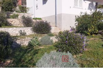019 2021 243 near omis house with sea view for sale