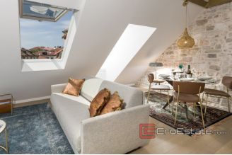 17 4980 30 Split ceter apartment for sale