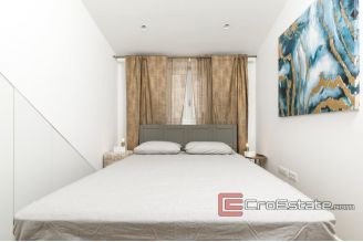 17 4980 30 Split ceter apartment for sale