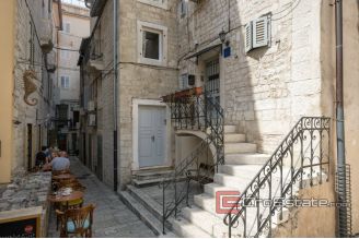 17 4980 30 Split ceter apartment for sale