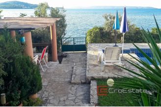 12 2016 386 Trogir area house seafront for sale