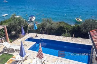 12 2016 386 Trogir area house seafront for sale