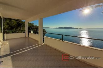 12 2016 386 Trogir area house seafront for sale
