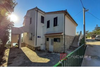 12 2016 386 Trogir area house seafront for sale
